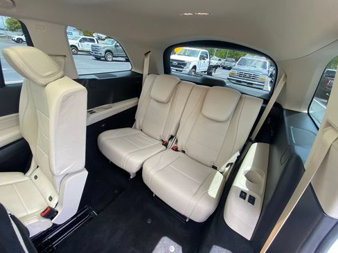 Used 2024 Mercedes-Benz GLS 450 4MATIC image 25
