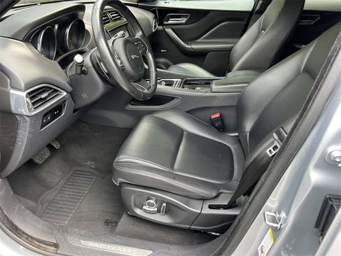Used 2020 Jaguar F-PACE Premium image 7