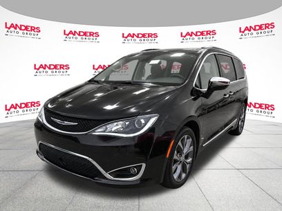 Used 2019 Chrysler Pacifica Limited w/ Tire & Wheel Group
