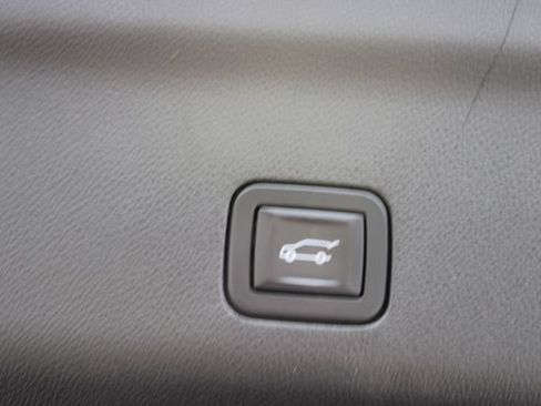 Used 2023 GMC Yukon AT4 w/ AT4 Premium Package AWD/4WD image 8