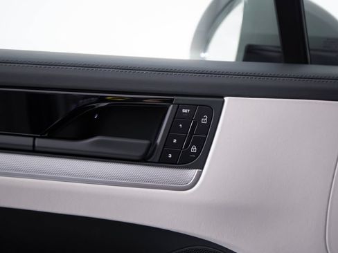 Certified 2026 Porsche Cayenne E-Hybrid AWD/4WD image 60