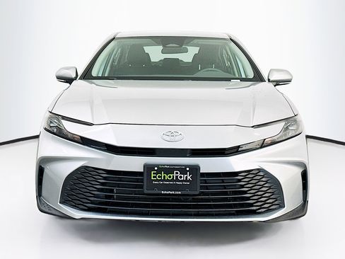 Used 2025 Toyota Camry LE image 2
