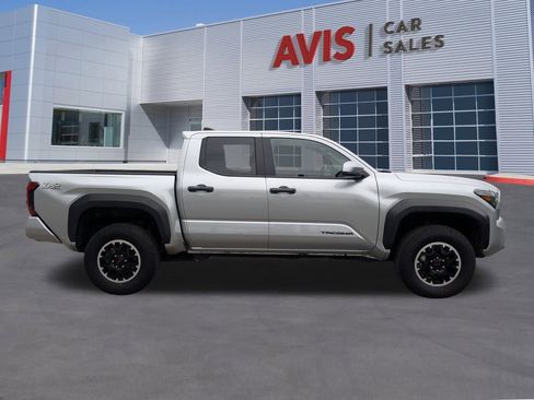 Used 2025 Toyota Tacoma TRD Off-Road image 7