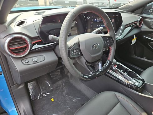 New 2026 Chevrolet Trax RS w/ Driver Confidence Package image 2