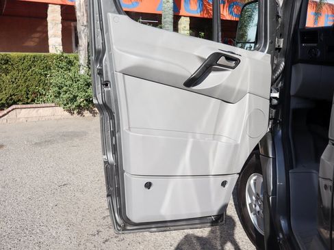 Used 2018 Mercedes-Benz Sprinter 2500 image 17