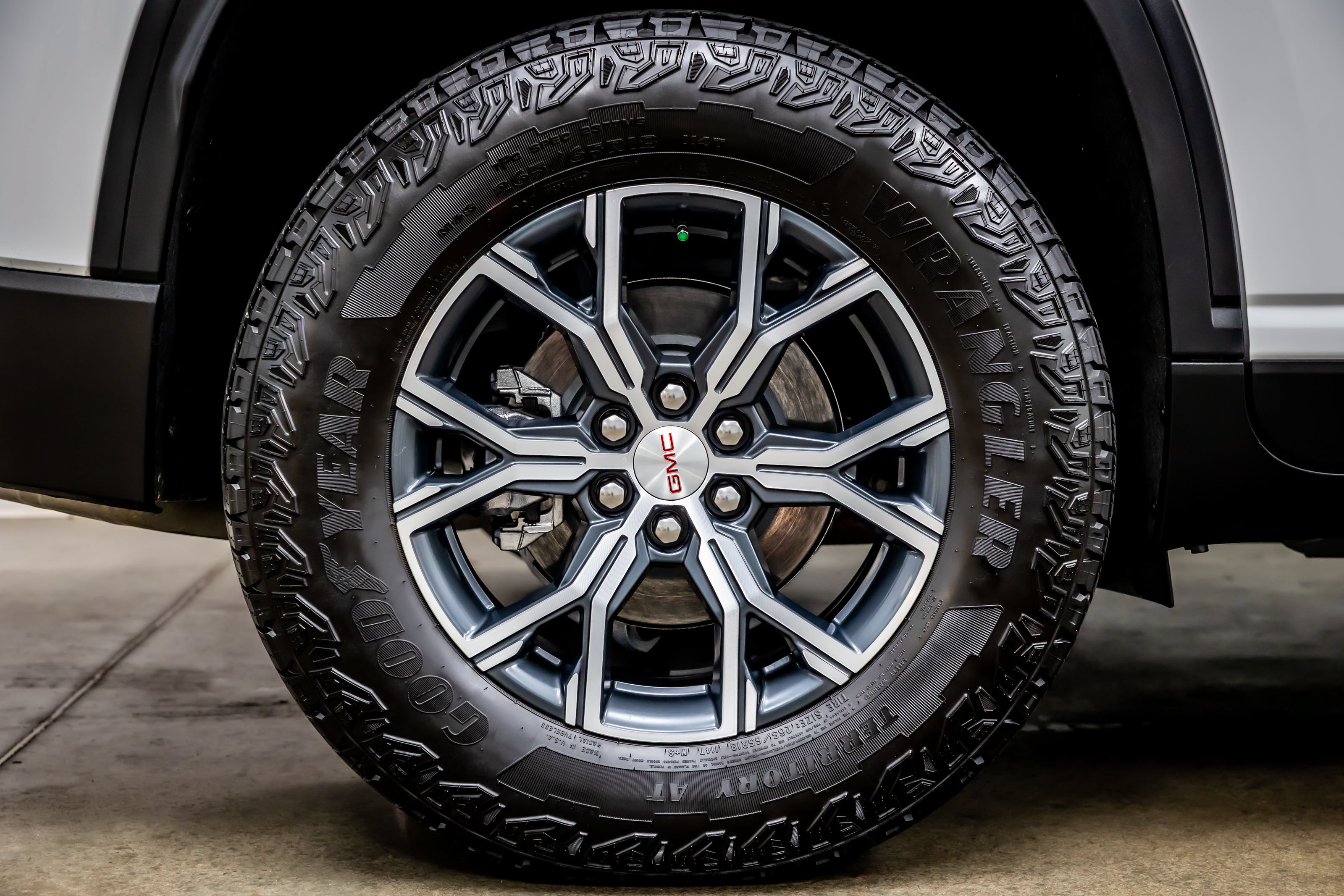 Used 2026 GMC Acadia AT4 w/ Luxury Package AWD/4WD image 36