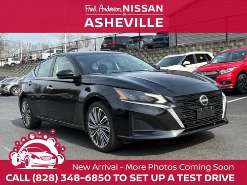 Used 2025 Nissan Altima 2.5 SL image 1