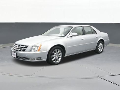 Used 2010 Cadillac DTS Luxury image 5
