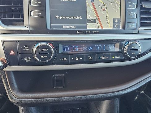 Used 2018 Toyota Highlander XLE image 31