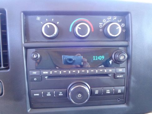 Used 2017 Chevrolet Express 3500 LT w/ LT Preferred Equipment Group RWD image 23