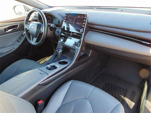 Used 2021 Toyota Avalon XLE image 25