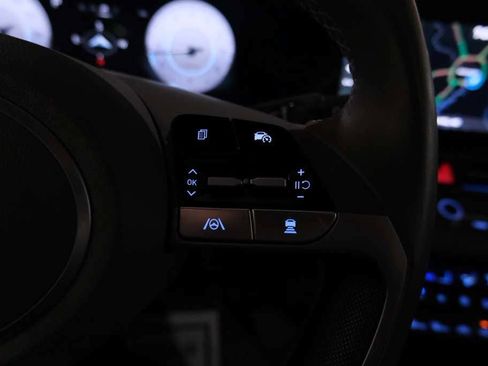 Used 2025 Hyundai Elantra SEL image 36