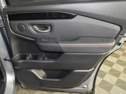 Used 2025 Honda Pilot TrailSport image 29