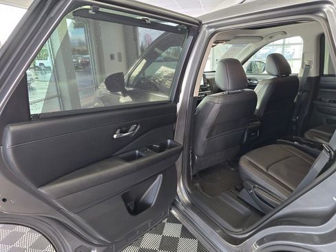 Used 2025 Nissan Pathfinder SL w/ SL Premium Package image 37