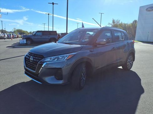 Used 2024 Nissan Kicks SV image 7