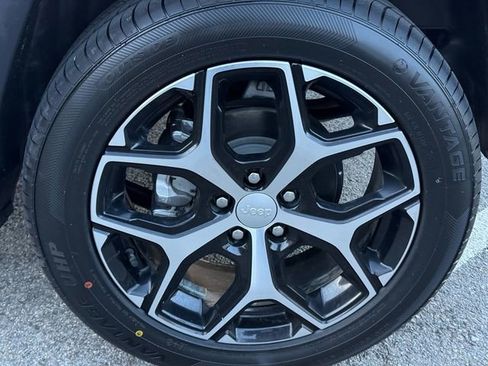 Used 2024 Jeep Compass Limited image 32