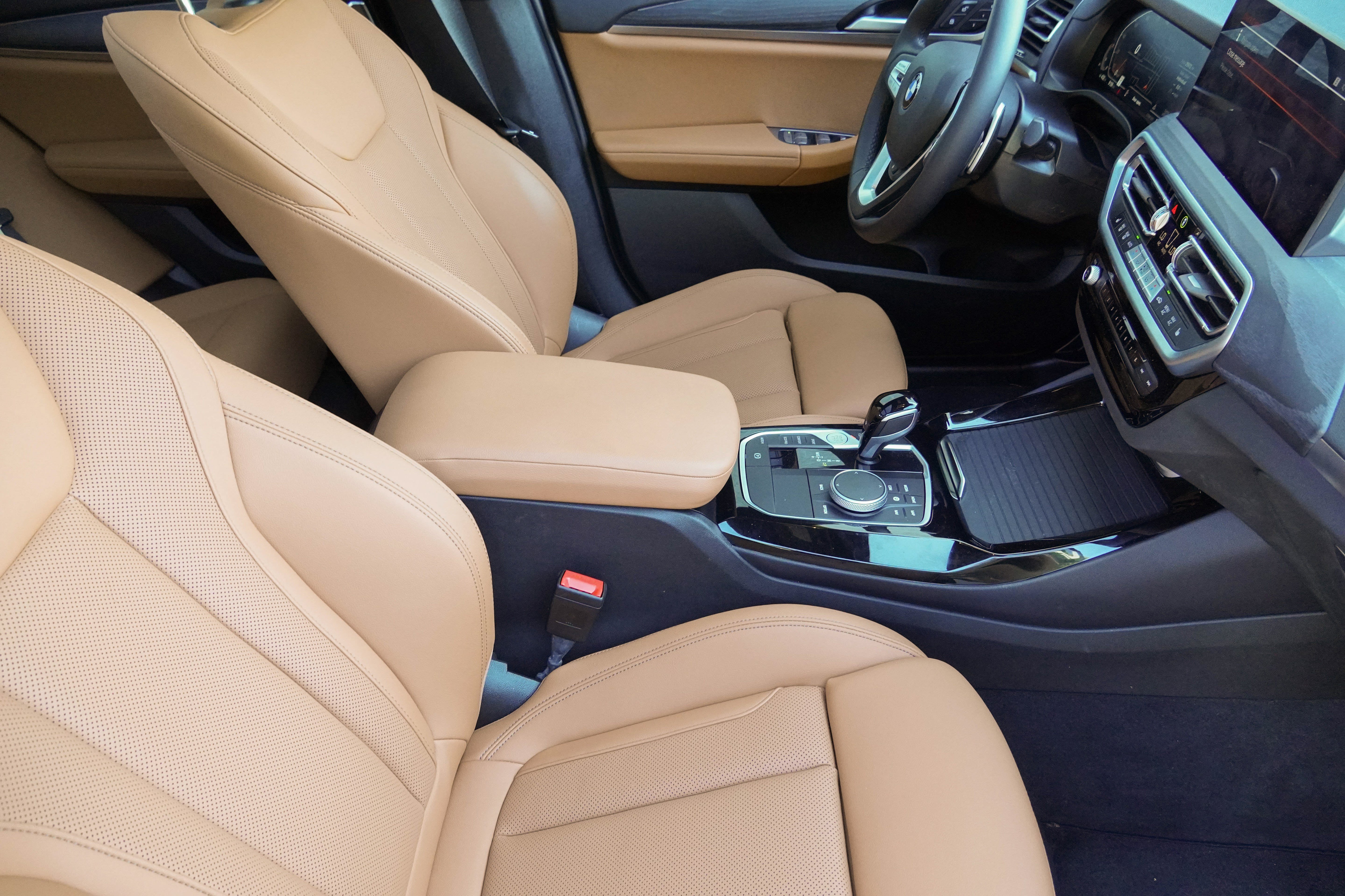 Certified 2024 BMW X3 sDrive30i w/ Premium Package RWD image 9