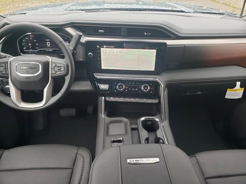 New 2025 GMC Sierra 2500 Denali w/ Denali Reserve Package image 9