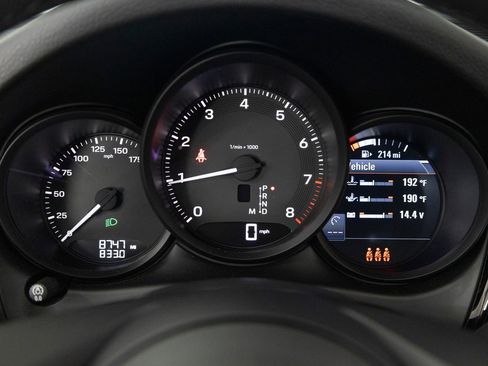 Certified 2025 Porsche Macan AWD/4WD image 17