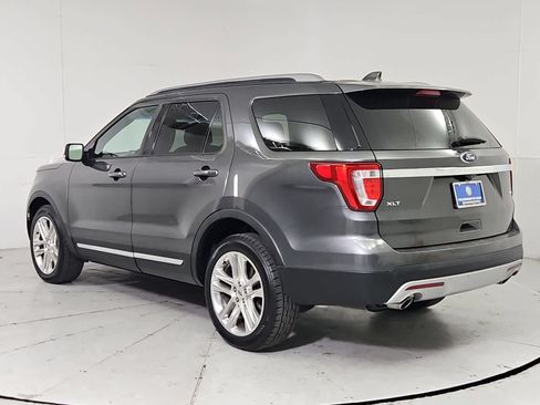 Used 2017 Ford Explorer XLT w/ Equipment Group 202A AWD/4WD image 4