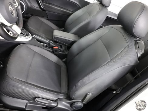 Used 2019 Volkswagen Beetle 2.0T SE FWD image 9