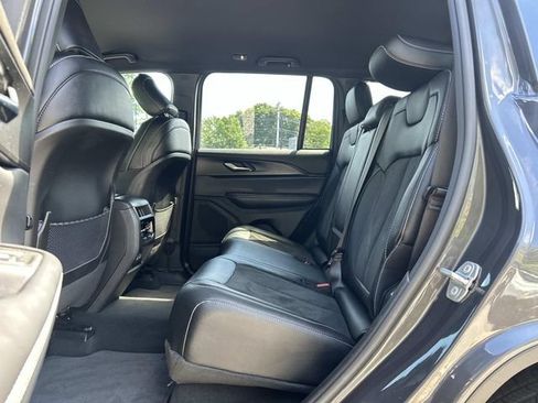 Used 2024 Jeep Grand Cherokee Altitude AWD/4WD image 15