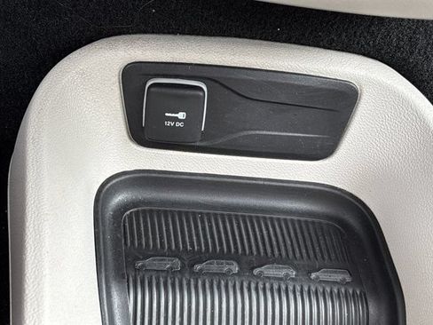 Used 2024 Chrysler Pacifica Touring-L FWD image 40