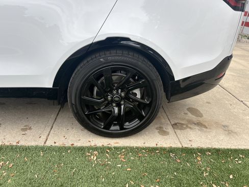 Used 2022 Land Rover Discovery S R-Dynamic image 9