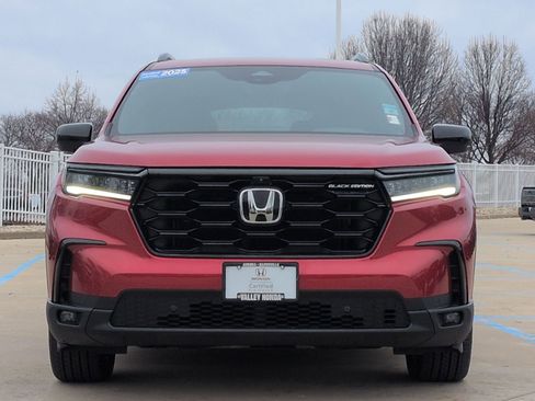 Certified 2025 Honda Pilot Black Edition image 3