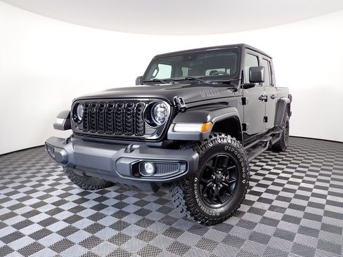 Used 2024 Jeep Gladiator Sport AWD/4WD image 2