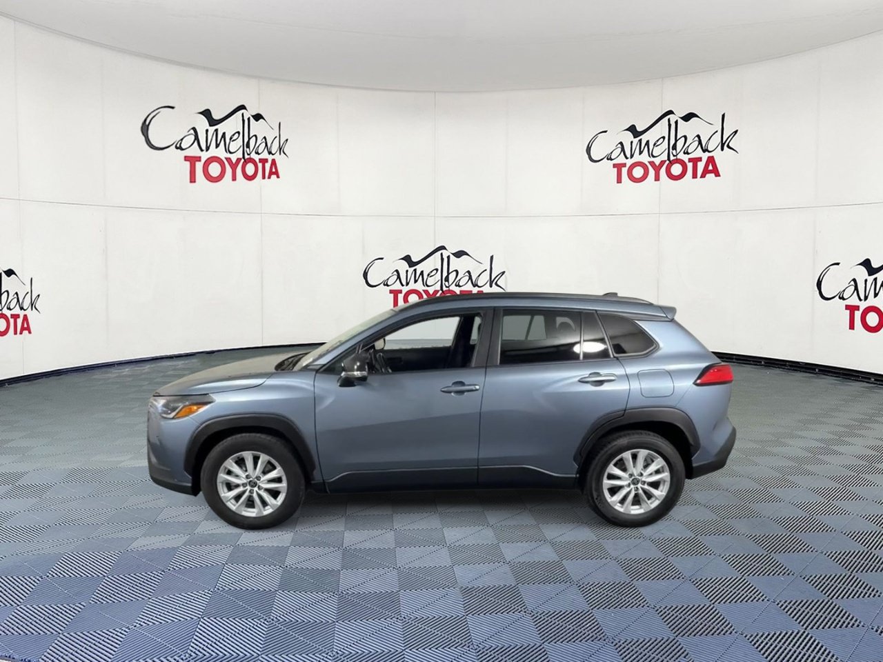 Used 2025 Toyota Corolla Cross LE FWD image 8