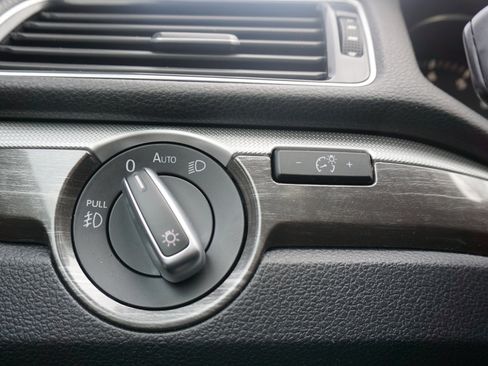 Used 2017 Volkswagen Passat 1.8T SE image 30