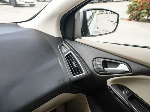 Used 2017 Ford Focus Electric Hatchback FWD image 21