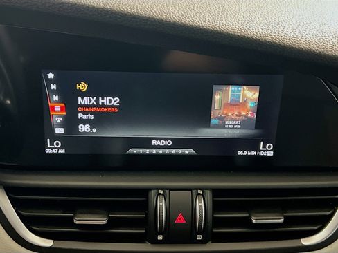 Used 2018 Alfa Romeo Giulia RWD image 11