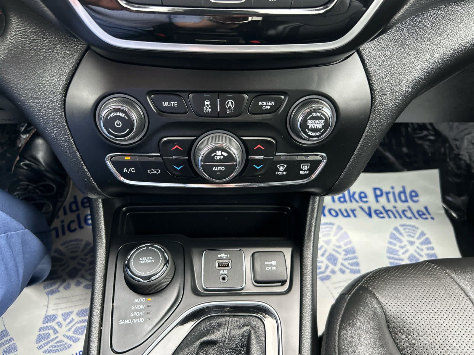 Used 2021 Jeep Cherokee Limited AWD/4WD image 19