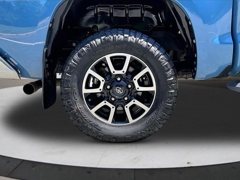 Used 2019 Toyota Tundra SR5 w/ TRD Off Road Package AWD/4WD image 33