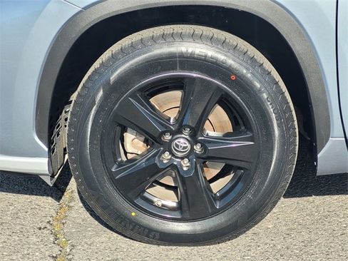 Certified 2023 Toyota Highlander LE image 11