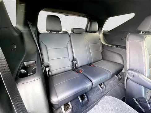 Certified 2025 Chevrolet Traverse High Country image 30