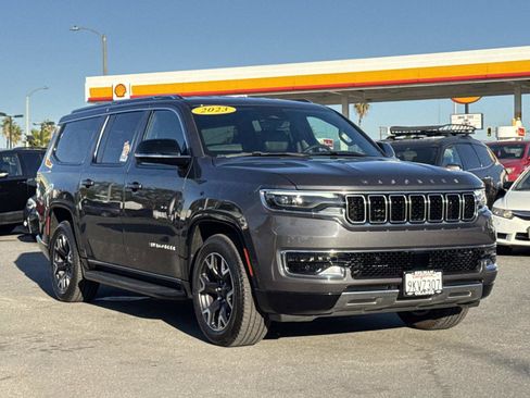 Used 2023 Jeep Wagoneer L Series III w/ Preferred Equipment Group image 3