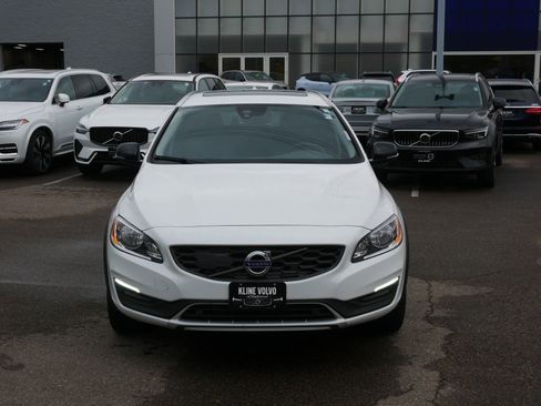 Used 2018 Volvo V60 T5 Cross Country AWD/4WD image 2