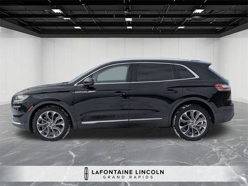 Certified 2022 Lincoln Nautilus Reserve w/ Luxury Package image 2