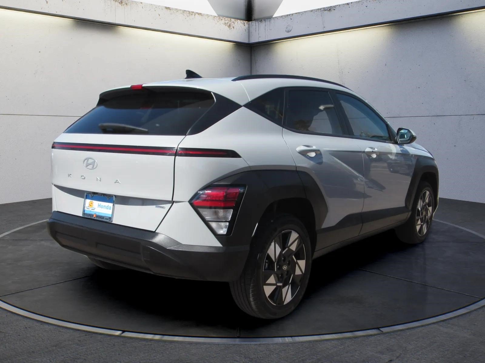 Used 2025 Hyundai Kona SEL AWD/4WD image 5