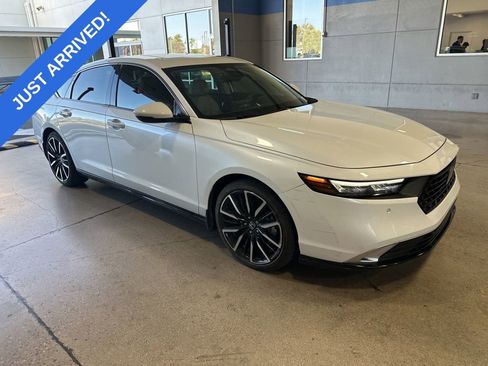 Used 2024 Honda Accord Touring image 2