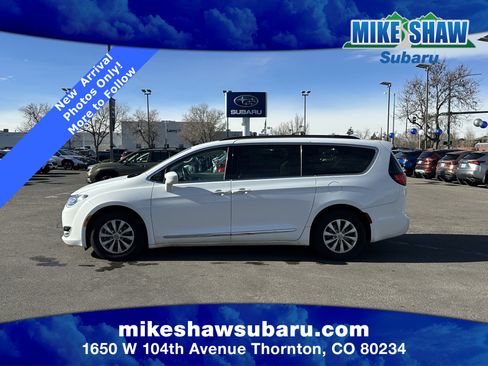 Used 2017 Chrysler Pacifica Touring-L image 9