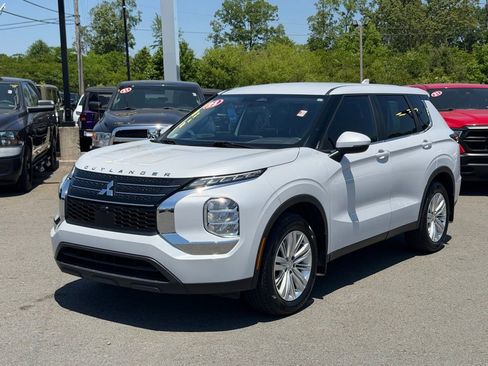 Used 2023 Mitsubishi Outlander ES FWD image 8