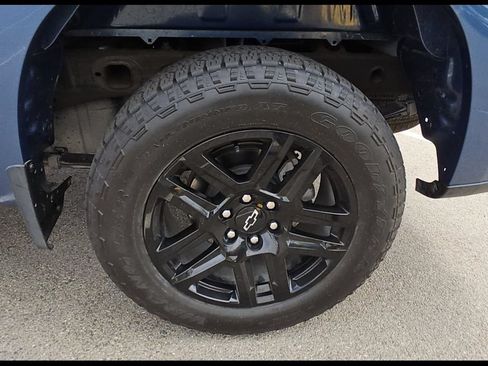 Used 2024 Chevrolet Silverado 1500 Custom w/ Turbomax Blackout Package RWD image 5