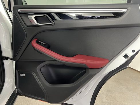 Certified 2023 Porsche Macan S image 26