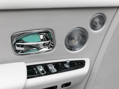 Used 2024 Rolls-Royce Phantom Extended Wheelbase w/ Leather Finishing Pack image 9