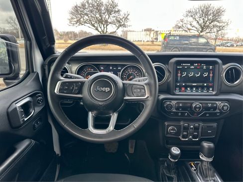 Used 2023 Jeep Gladiator Overland image 15