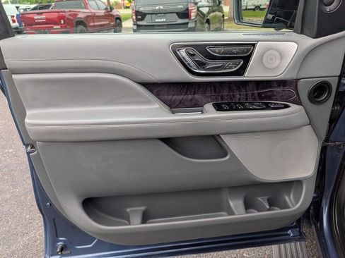 Used 2019 Lincoln Navigator L Reserve w/ Cargo Package AWD/4WD image 28